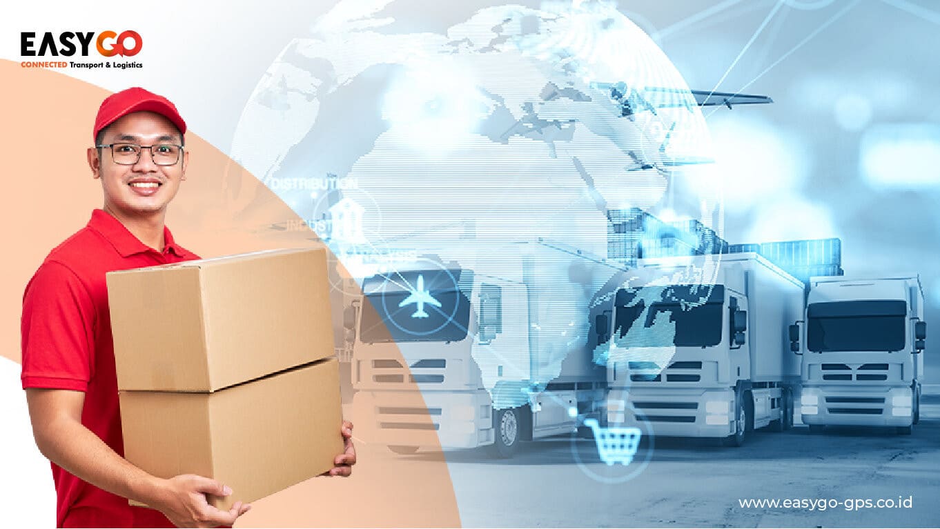Staff Warehouse Membawa Paket